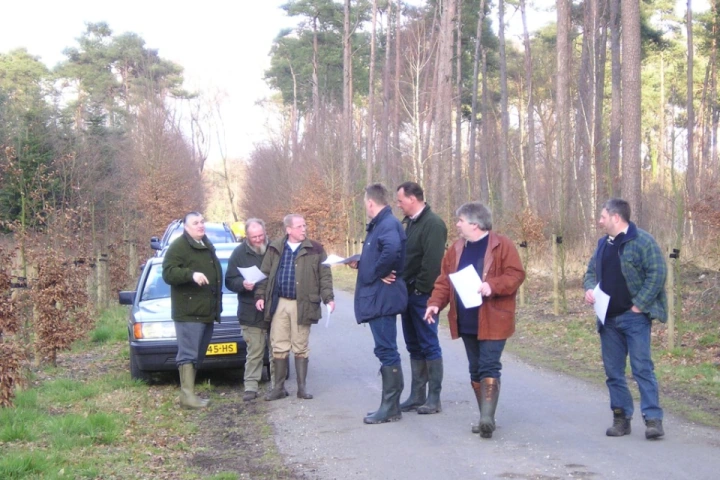 Afbeelding: Keurmeesters bepalen draagkracht in het veld