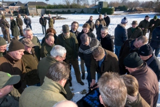 Belangstelling tijdens demonstratie: Drones redden reeën. foto: Wouter Borre