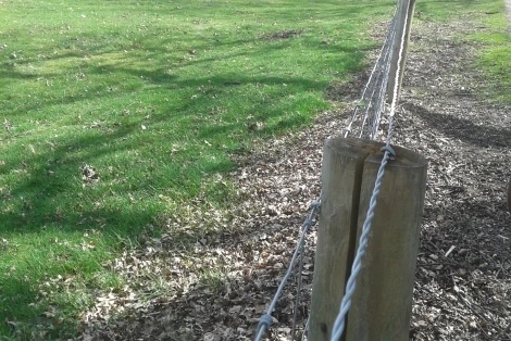 Afbeelding: Gevaarlijke bovendraad raster landgoed Houdringe de Bilt